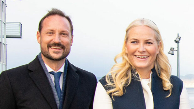 Jopas jotakin! Norjan kruununprinssipari teki unelmiensa työmatkan - Mette-Marit paljasti salaisuutensa: 'Haluaisin muuttaa...' Norjan kruununprinssipari Haakon ja Mette-Marit