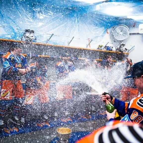 Tappara otti – ja ottaa edelleen – ilon irti ennätyksellisestä 11:stä liigamestaruudestaan. Tappara otti - ja ottaa edelleen - ilon irti ennätyksellisestä 11:stä liigamestaruudestaan.