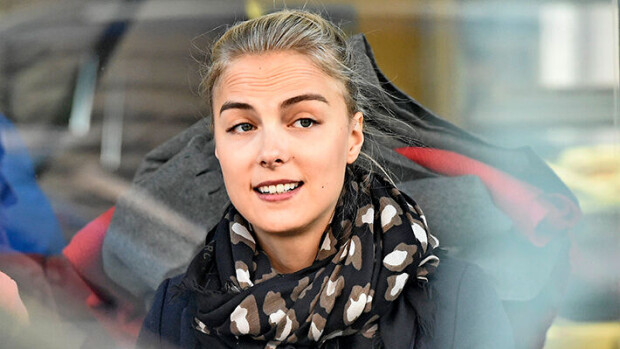 Mitä Kiira Korpi ja Pekka-rakas puuhasivat laivalla? Paparazzikuva! kiira korpi