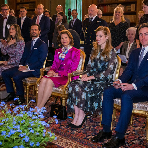 Myös kuningatar Silvia osallistui dysleksiaa käsittelevään seminaariin linnassa. Kuningatar Silvia, prinssipari Carl Philip ja Sofia sekä prinsessa Beatrice ja Edoard Mapelli Mozzi