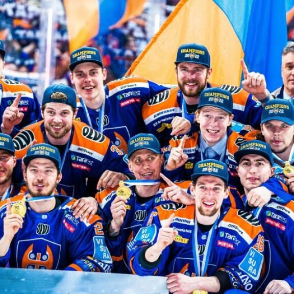 Tampereen Tappara – Suomen mestareita 2022 ja mestaruusjuhlien tuoma ikuinen veljeysside. Tampereen Tappara - Suomen mestareita ja ikuinen veljeysside.