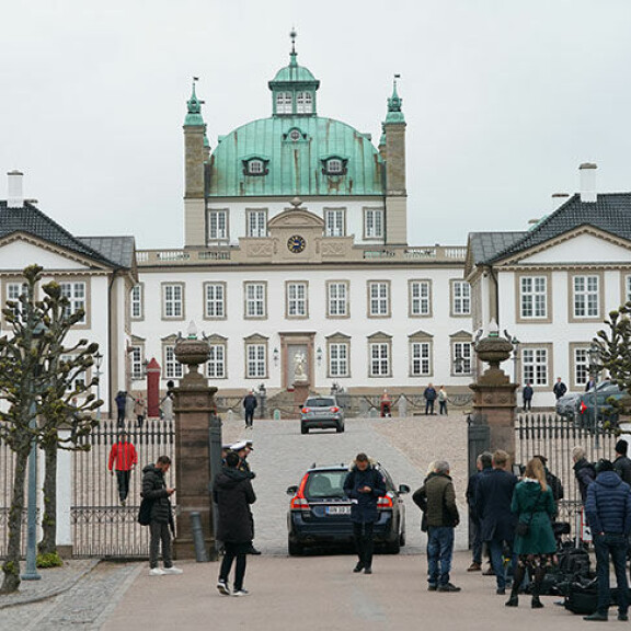 Fredensborgin linnakirkossa konfirmoitiin vuonna 1955 kuningatar Margareeta. Fredensborgin linna