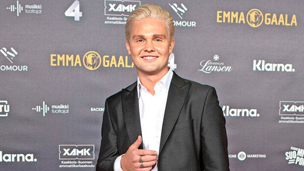 Oho! Paidaton Benjamin Peltonen loksautti somekansan leuat: 'Veistos' - katso kuva Benjamin Peltonen