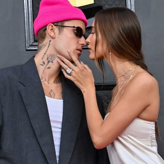 Pariskunnan rakkaus leimahti vuonna 2015. Justin ja Hailey Bieber