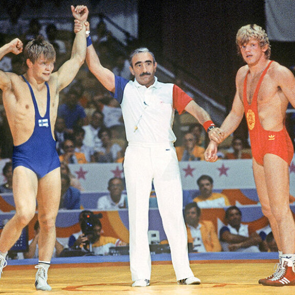 Aikansa painilegenda kotiutui Los Angelesin olympialaisista kultamitali kaulassaan. jouko