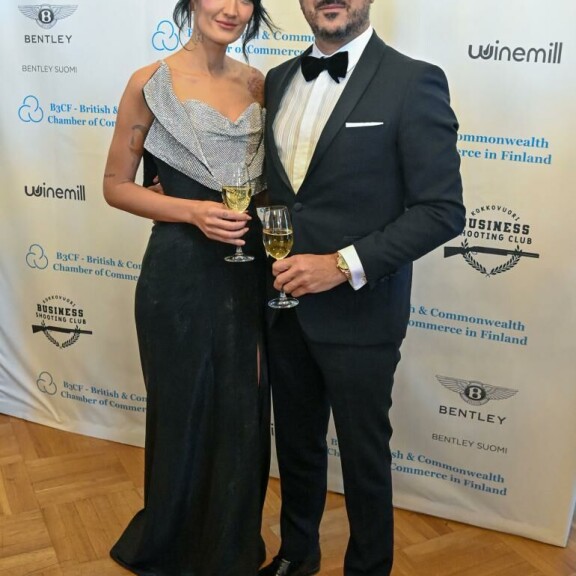 Senay Coco ja Arman Alizad olivat heittämällä arvovaltaisen tilaisuuden tyylikkäimpiä kutsuvieraita. Senay Coco ja Arman Alizad olivat heittämällä arvovaltaisen tilaisuuden tyylikkäimpiä kutsuvieraita.