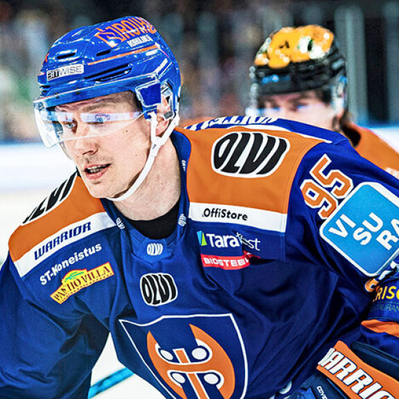 Savinainen on Tapparan konkarihyökkääjä, jolla on takanaan yli 100 A-maaottelua. veli-matti