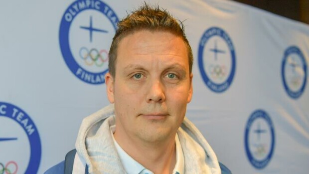 Entinen Leijonat-päävalmentaja biletti aamuyöhön! Lauri Marjamäki nauratti naisia kaljabaarissa - kuva! luari marjamäki