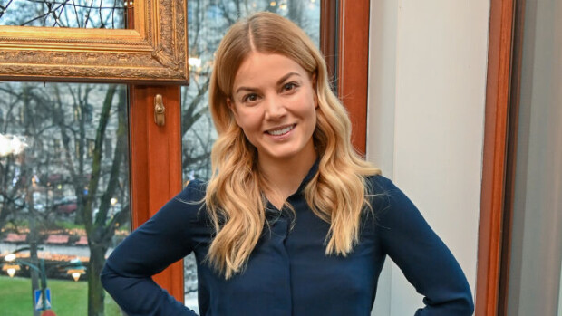 Janni Hussin raju viikon aloitus: bongi, mällitabletteja ja riekaleinen lakana - kuva! Janni Hussi