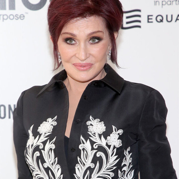 Maaliskuussa Sharon poseerasi kameralle Elton Johnin järjestämässä tapahtumassa. Sharon Osbourne