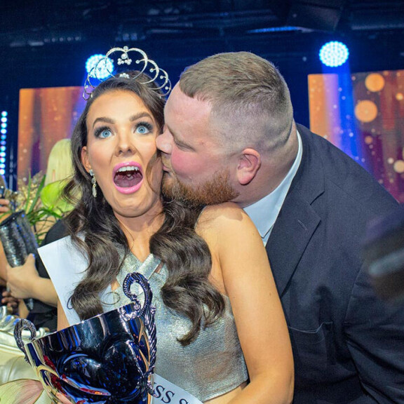 Naughty BRGR -ketjustaan tunnettu Akseli onnitteli rakastaan Miss Suomi -finaalin ratkettua viime syksynä. Miss Suomi