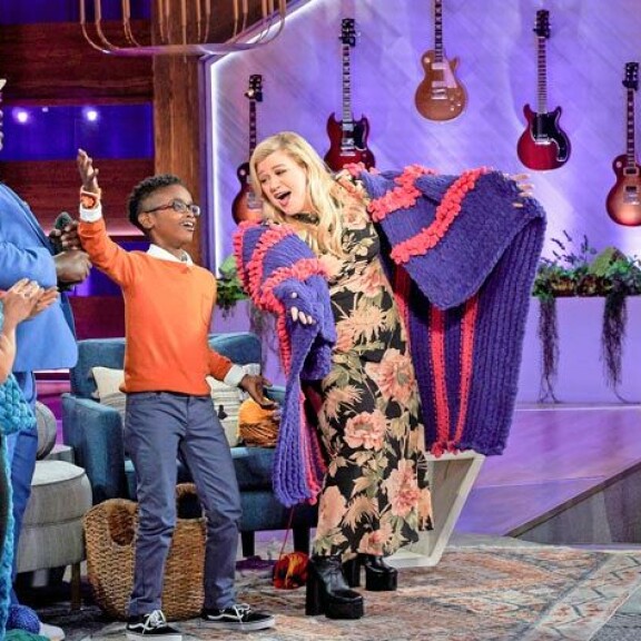 Yhteistyö Antti Jokisen kanssa – muistatko nämä käänteet 40 vuotta täyttävän Kelly Clarksonin uralta? The Kelly Clarkson Show