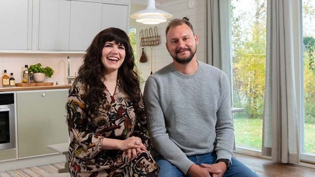Suvi Teräsniska toi harvoin julkisuudessa nähdyn Simo-miehensä telkkariin - tältä hän näyttää Suvi Teräsniska, Simo Aalto