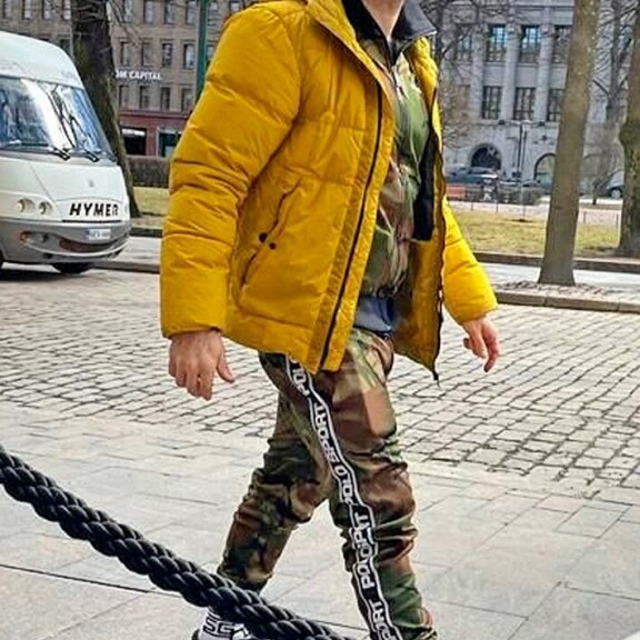 Likaisella ökyautolla kurvaillut Uniikki herätti terassikansan huomion – kuva! Uniikki
