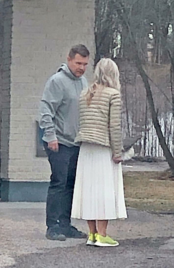 Mika Salon suhde kesti naisrallin! Ex-F1-tähti kaasupullo-ostoksilla rakkaansa kanssa – kuvat! Mika Salo