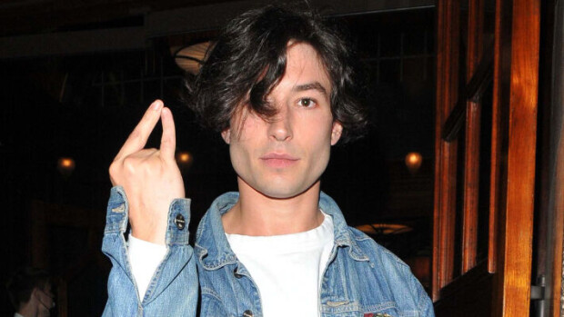 Ihmeotukset-tähti Ezra Miller pidätettiin taas – väitetään heittäneen naista tuolilla Ezra Miller