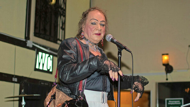 Romutransun kännikeikka floppasi - muuttunut tyyli herätti hilpeyttä - kuva! Markus Kuotesaho