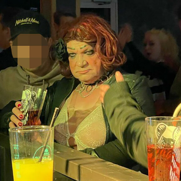 Oikukkaan Romutransun muhkea tyyli hertätti hilpeyttä. romutransu