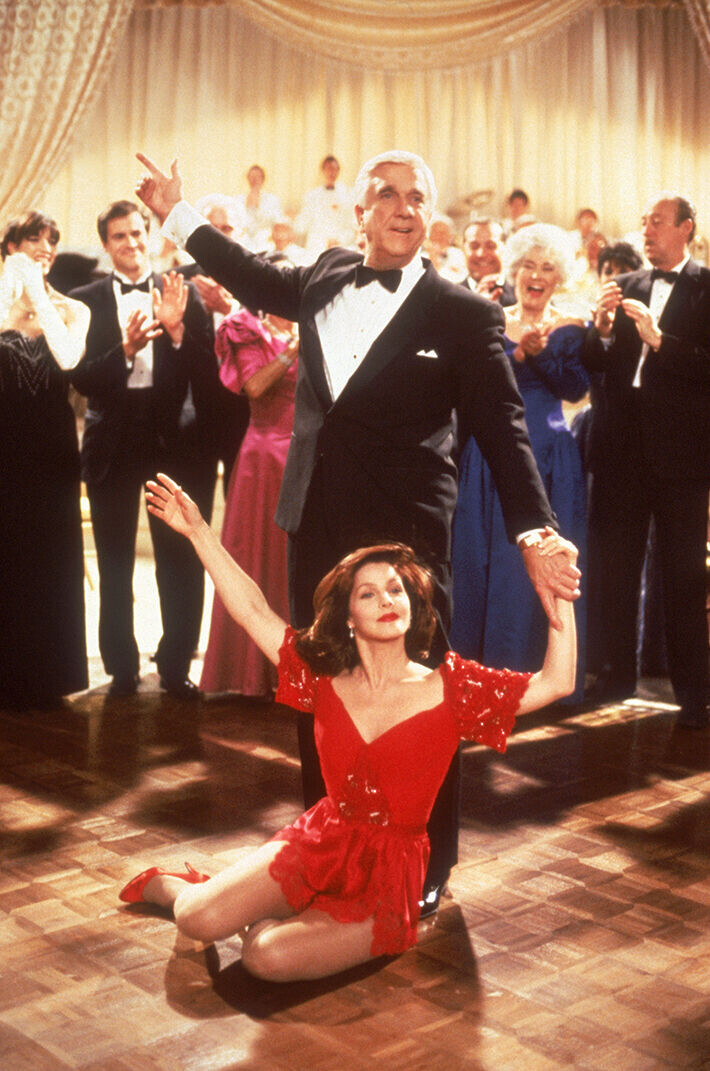 Priscilla näytteli Leslie Nielsenin kanssa vuoden 1991 Mies ja alaston ase 2 1/2 -elokuvassa. Priscilla Presley ja Leslie Nielsen