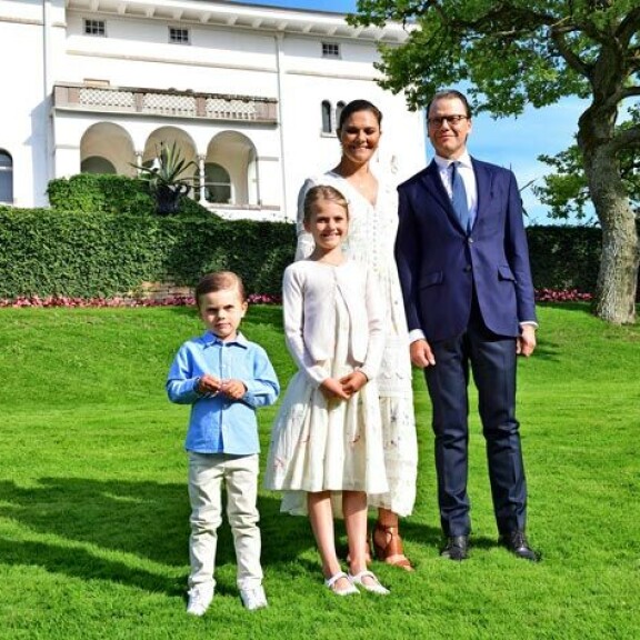 Estelle ei lannistunut rinneturmassa, Carl Philipin lapsille jäätelöunelma – näin Ruotsin kuninkaalliset lomailevat Victoria
