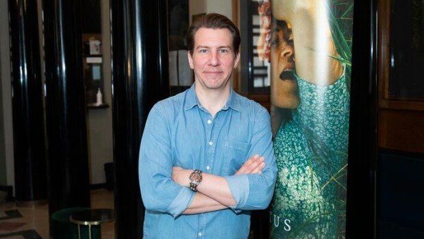 Miten Aku Hirviniemi valmistautuu seksikohtauksiin? Kertoo nyt kikkansa Aku Hirviniemi