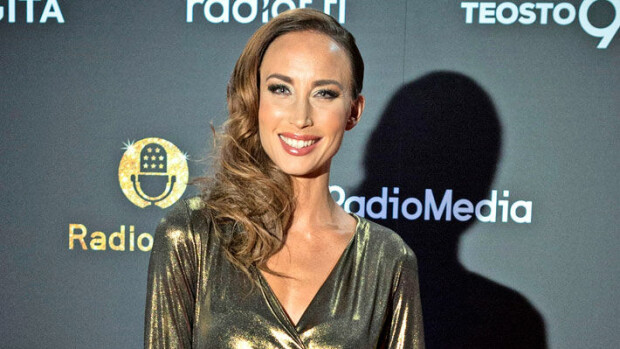 Suihkussa käynyt Niina Backman julkaisi kuvan kuntosalin pukuhuoneesta - pyyhe unohtui Niina Backman