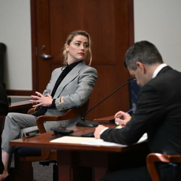 Amber Heard tähdittää Aquaman-elokuvaa Jason Momoan kanssa. Amber Heard