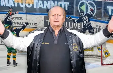 Tässä on kevään kuumin kiekkolapa! 20-vuotias nuorukainen johtaa Liigan maalipörssiä – Juhani Tamminenkin innostuu: ”Malliesimerkki!”