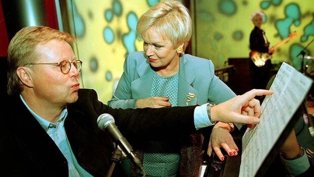 Kirja: Katri Helenan ja Esa Niemisen 20-vuotinen yhteistyö päättyi tylysti - Esa paljastaa Katrin vaatimuksen esa nieminen, katri helena