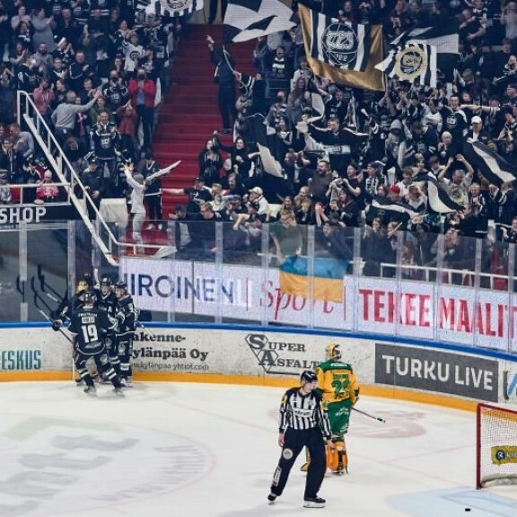 Puoli Turkua sekosi sunnuntaina onnesta, kun TPS riepotteli Ilvestä tennisnumeroin 6–0. Puoli Turkua sekosi onnesta, kun TPS riepotteli sunnuntaina Ilvestä tennisnumeroin 6-0.