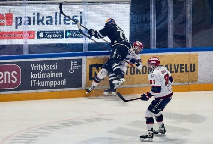 TPS ryskytti HIFK:n kesälomalle tiukan seitsemän ottelun puolivälieräsarjan päätteeksi. TPS ryskytti HIFK:n kesälomalle tiukan seitsemän ottelun puolivälieräsarjan päätteeksi.