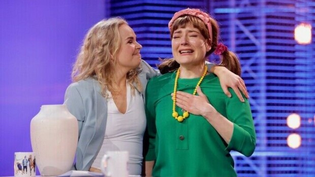 Puhkesi lohduttomaan itkuun! Pilvi Hämäläinen teki yllätyspaljastuksen suorassa lähetyksessä Pilvi Hämäläinen