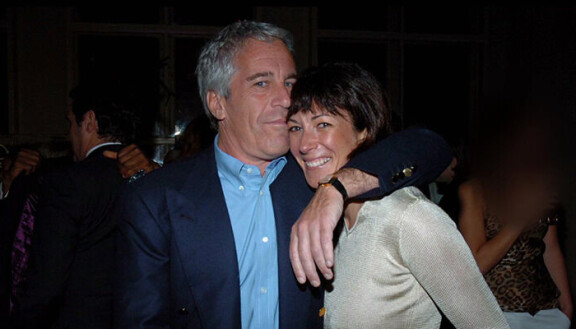 Jeffrey Epstein ja Ghislaine Maxwell kuuluivat dokumentin mukaan Andrew'n sisäpiiriin.