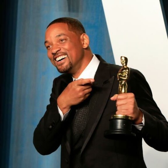 Willin itku vaihtui nopeasti iloon tuoreesta pystistä Vanity Fairin järjestämillä Oscar-jatkoilla. Will Smith