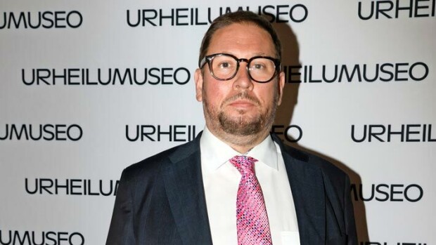 Paavo Arhinmäki vietti laatuaikaa mättöruoan parissa – apulaispormestarin huomio kiinnittyi muualle Paavo Arhinmäki