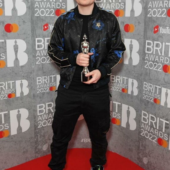 Ed pokkasi tämän vuoden BRIT Awards -palkintogaalassa vuoden laulunkirjoittajan pystin. Ed Sheeran