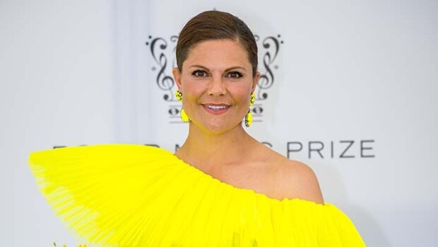 Rypsipellotkin kalpenevat! Kruununprinsessa Victoria repäisi silmiin sattuvassa mekossa kruununprinsessa Victoria