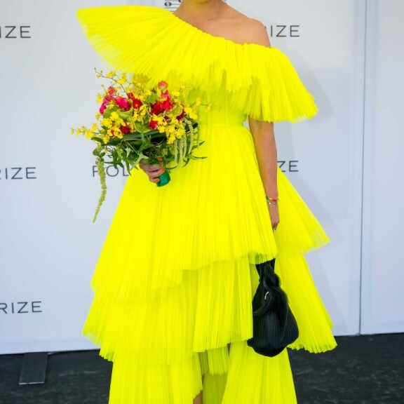 Kruununprinsessa Victoria edusti tyrmäävänä neonkeltaisessa leningissä, joka oli H&M-ketjun löytö. kruununprinsessa Victoria