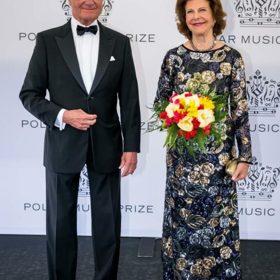 Kuningas Kaarle Kustaa ja kuningatar Silvia edustivat tyylikkäinä. kuningas Kaarle Kustaa, kuningatar Silvia