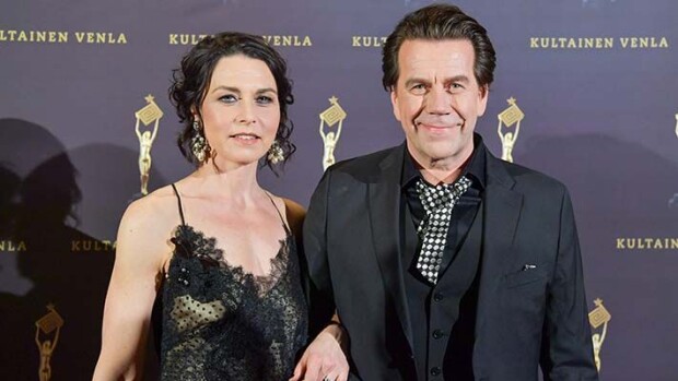 Kirja: Mikko Kuustosen uusioperheen kotiin hälytettiin palokunta kahdesti - Hanna Brotheruksen lapset toheloivat hanna britherus, mikko kuustonen