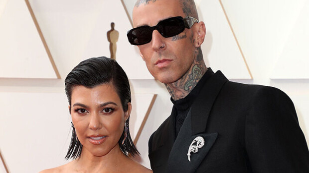 Jättiyllätys! Kourtney Kardashian ja Travis Barker karkasivat salaa naimisiin – lue yksityiskohdat Kourtney Kardashian ja Travis Barker