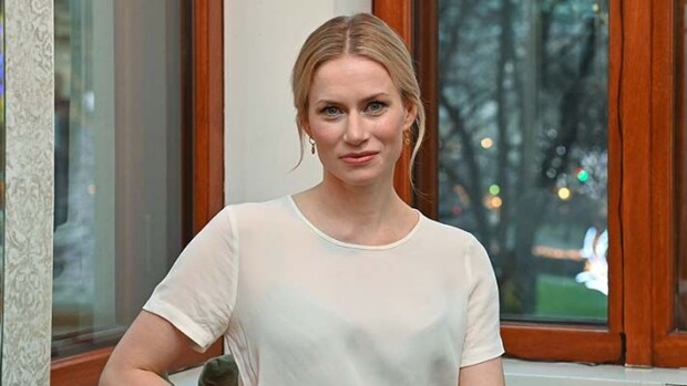 Kirjapaljastus: Minka Kuustonen kuolonuhreja vaatineessa tulipalossa - kapusi yöpuvussa katolle kovassa pakkasessa Minka Kuustonen