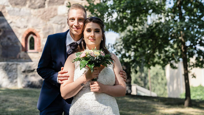 Häät jännittävät Pinjaa ja Andrij'ta. Häät jännittävät Pinjaa ja Andrij'ta.