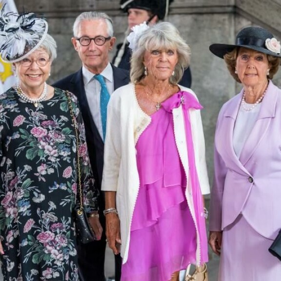 Prinsessa Christina, puolisonsa Tord Magnuson ja prinsessa Birgitta sekä prinsessa Desiree kruununprinsessa Victorian nelikymppisillä vuonna 2017. Prinsessa Christina, Tord Magnuson, prinsessa Birgitta, prinsessa Desiree