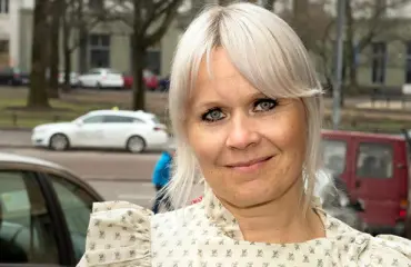 Ex-työntekijöiltä karuja paljastuksia Ivana Helsingistä ja Paola Suhosesta Ylellä: Huusi ja haukkui alaisiaan - palkattomat harjoittelijat pyörittivät myymälöitä, ylityöt maksettiin mekoilla