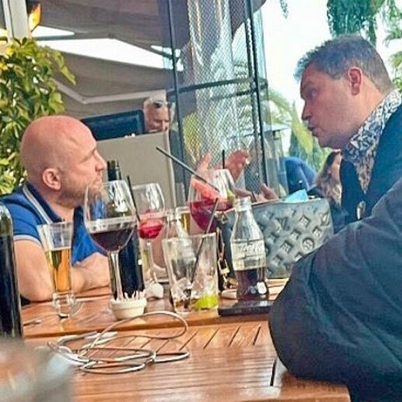 Päivien bileputki! Jethro Rostedtin ja Onni Sarmasteen kostea meno hirvitti Espanjassa – kuva! Onni ja Jethro