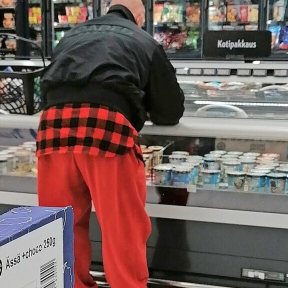 Jari ”Bull” Mentula ongelmissa jäätelölaarilla – näin hän ratkaisi tilanteen Jari 'Bull' Mentula