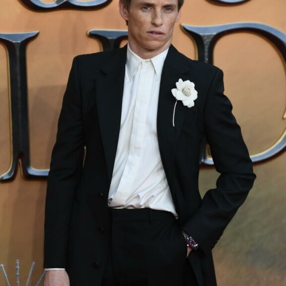 Ihmeotukset-elokuvien tähti Eddie Redmayne voitti ensimmäisen Oscarinsa elokuvasta Tanskalainen tyttö. Hän näyttelee elokuvassa taidemaalari Lili Elbeä, joka on yksi maailman ensimmäisistä leikkauksella sukupuolensa korjanneista ihmisistä. Eddie Redmayne
