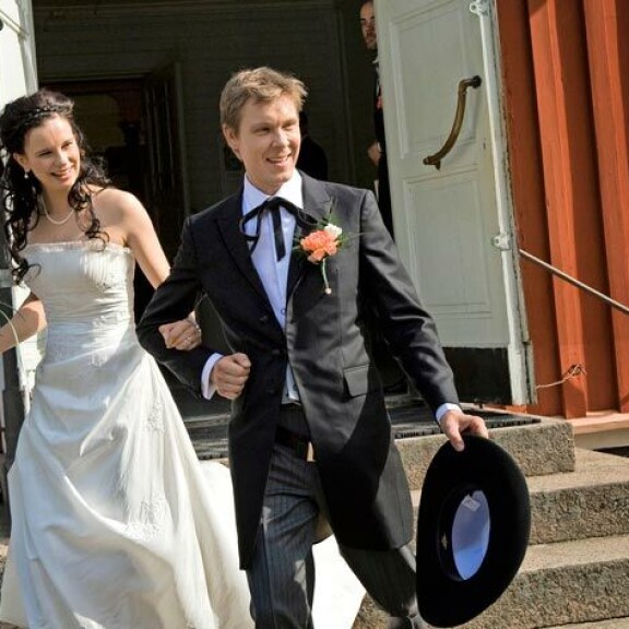Tuukka ja Olga menivät naimisiin vuonna 2008. Tuukka ja Olga menivät naimisiin vuonna 2008.