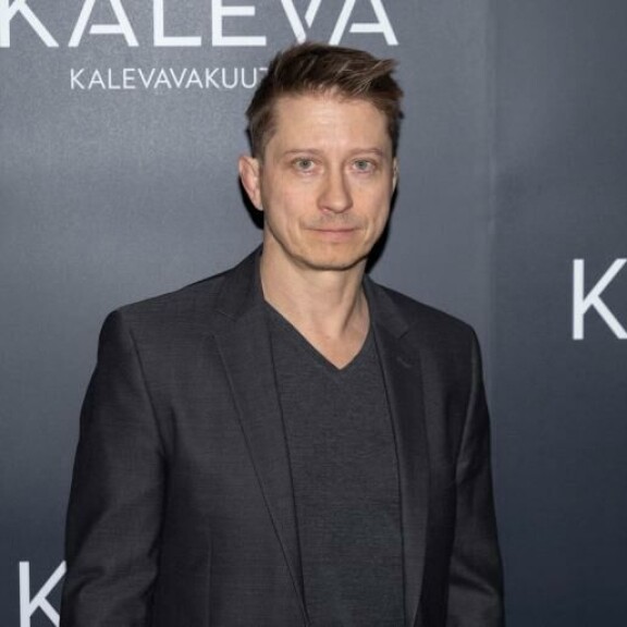 Kari Ketonen piti ensimmäistä pitkän elokuvan ohjaamista oppimiskokemuksena. Päänäyttelijät olivat Karille entuudestaan tuttuja. kari ketonen